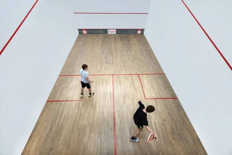 2 Squashplätze